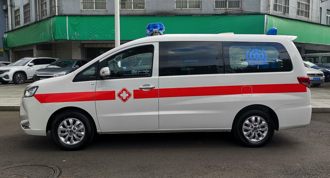 5.2m Ambulans medyczny, benzyna, 4x2 tylne napędy 3