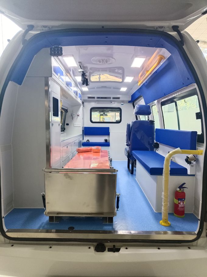 Futian Emergency Medical Services Ambulancja 7 miejsc z tylnym napędem 4×2 6