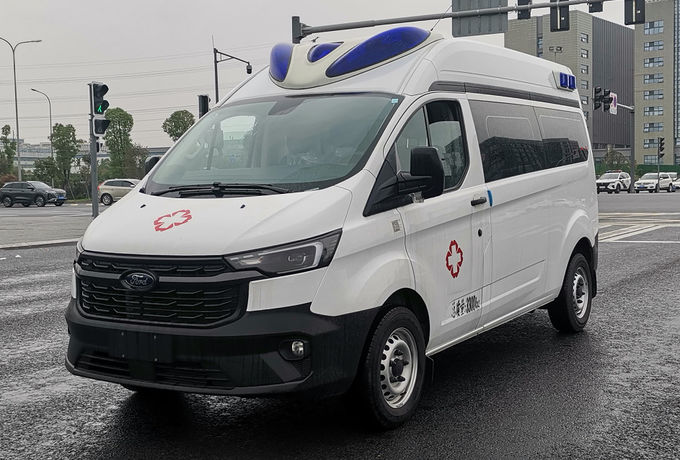 Ford Transit Ambulans Medyczny Benzyna 8 miejsc Ford Transit Box Ambulans 3