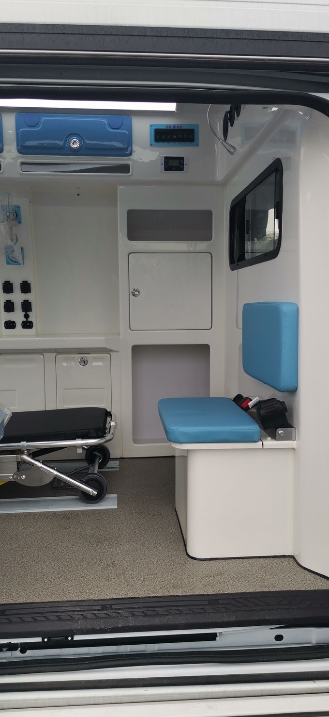 Ford Transit Ambulans Medyczny Benzyna 8 miejsc Ford Transit Box Ambulans 4
