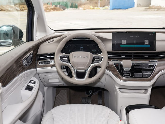 Roewe Wielki Minivan MPV Vans Benzyna 7 miejsc 4x2 Automatyczna skrzynia biegów 4