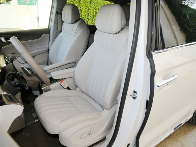 Roewe Wielki Minivan MPV Vans Benzyna 7 miejsc 4x2 Automatyczna skrzynia biegów 7