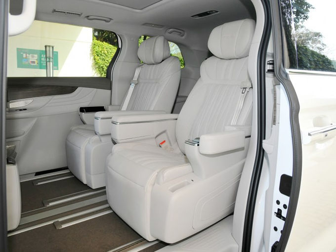 Roewe Wielki Minivan MPV Vans Benzyna 7 miejsc 4x2 Automatyczna skrzynia biegów 6