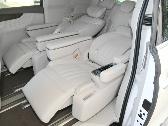 Roewe Wielki Minivan MPV Vans Benzyna 7 miejsc 4x2 Automatyczna skrzynia biegów 9