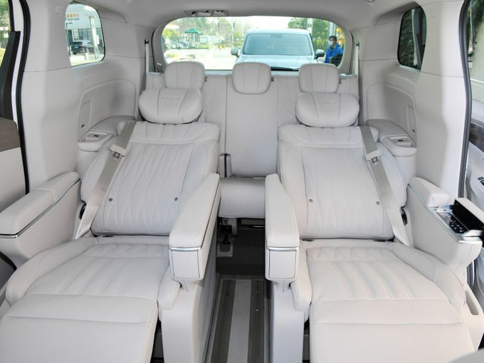 Roewe Wielki Minivan MPV Vans Benzyna 7 miejsc 4x2 Automatyczna skrzynia biegów 8