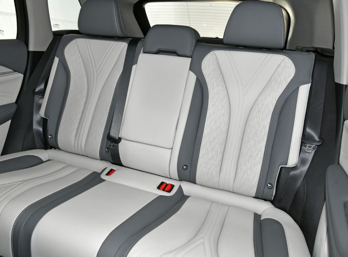 Geely Xingyue L Sport Utility Vehicle Geely Xing Yue L 5-osobowy SUV 6
