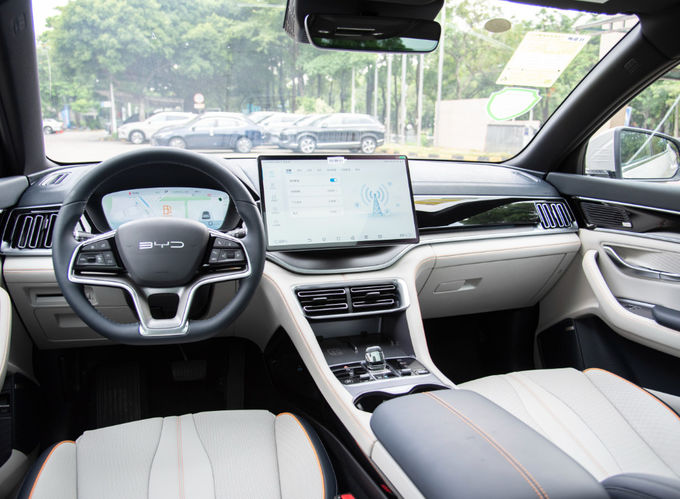 BYD Plug In Hybrid Pojazd miejski Samochód 5 miejsc 4×2 Automatyczna skrzynia biegów 5