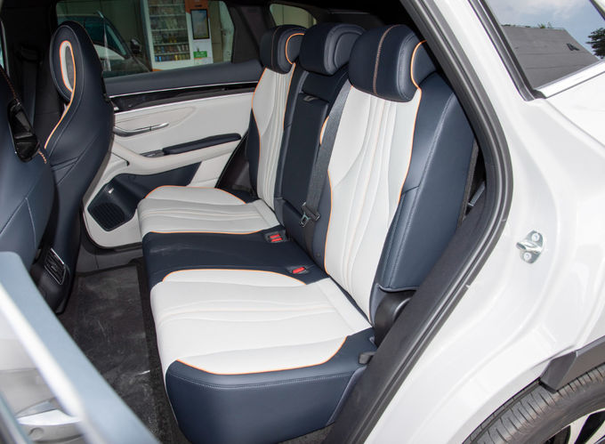 BYD Plug In Hybrid Pojazd miejski Samochód 5 miejsc 4×2 Automatyczna skrzynia biegów 8