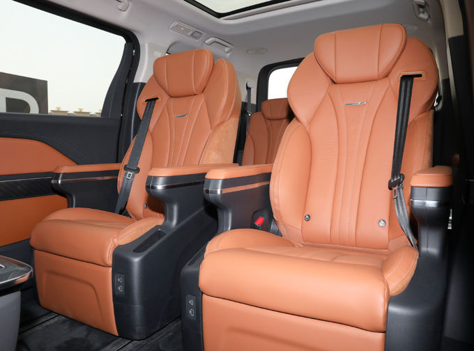 Czarny Hongqi 7-osobowy minivan MPV Luxury Business Reception Car 12