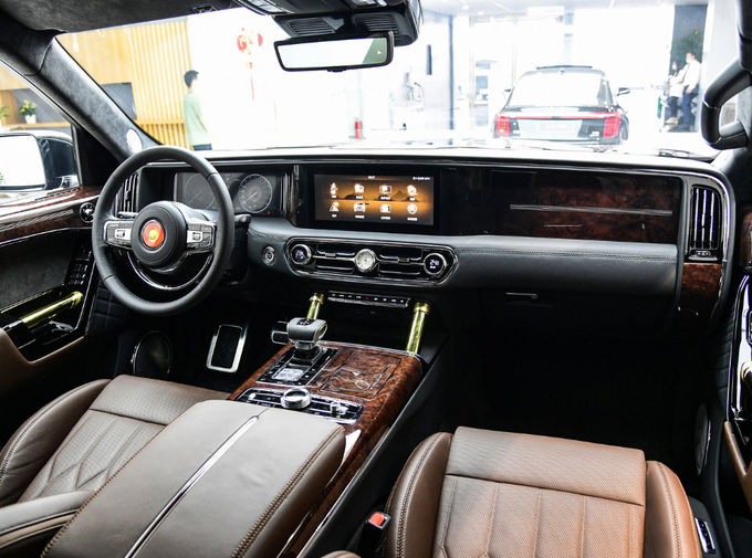 Hongqi S7 Duży samochód luksusowy Samochód 6-osobowy 4-osobowy SUV Benzyna 9