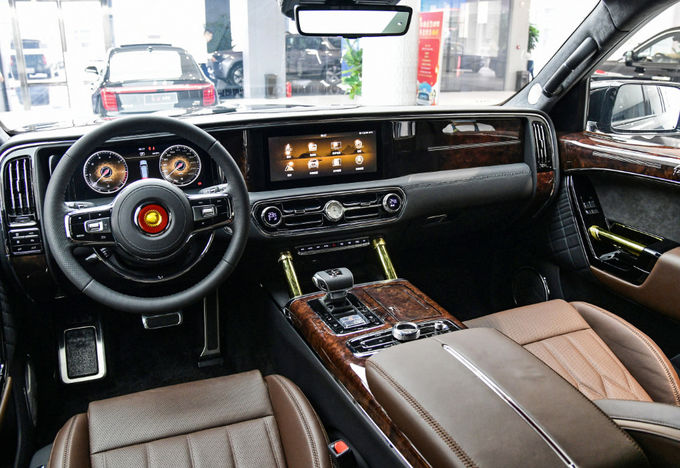 Hongqi S7 Duży samochód luksusowy Samochód 6-osobowy 4-osobowy SUV Benzyna 8