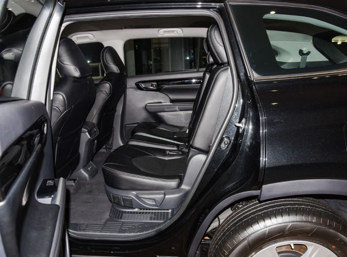 Toyota Highlander SUV Benzynowe samochody 7-osobowe Highlander Suv 8