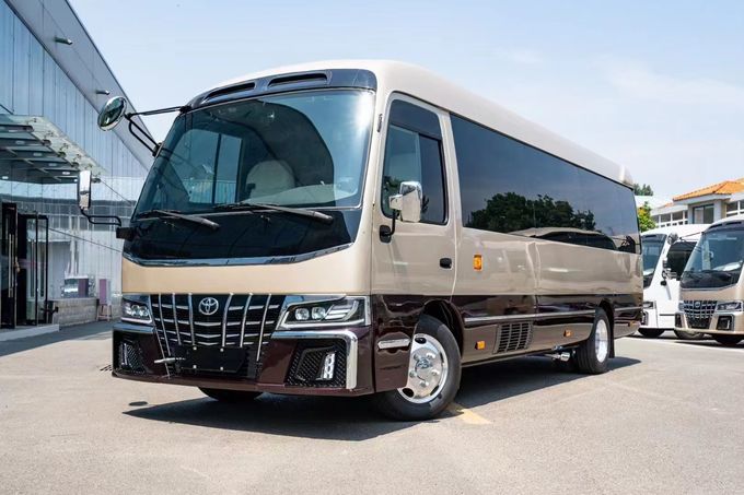 Toyota Coaster 12-osobowy autobus turystyczny benzynowy z tylnym napędem 4×2 skrzynia biegów ręcznej 1