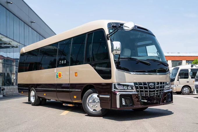 Toyota Coaster 12-osobowy autobus turystyczny benzynowy z tylnym napędem 4×2 skrzynia biegów ręcznej 0