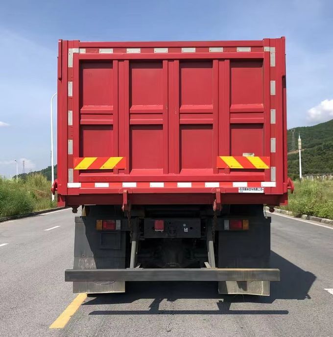 Trójosiowy Diesel 3-osobowy ciężarówka ciężarowa z tylnym napędem 6×4 skrzynia biegów ręcznej 1